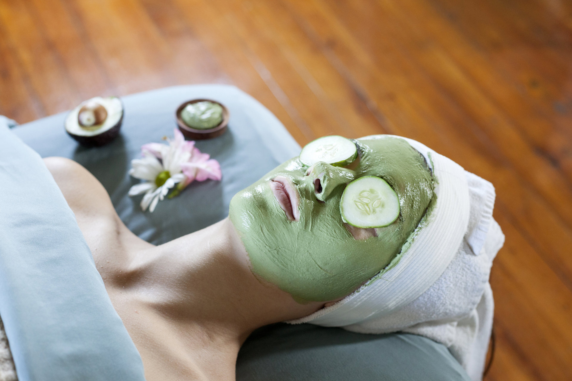 Sarah Becker skin care - balancing facial with green face mask, avocado, cucumbers