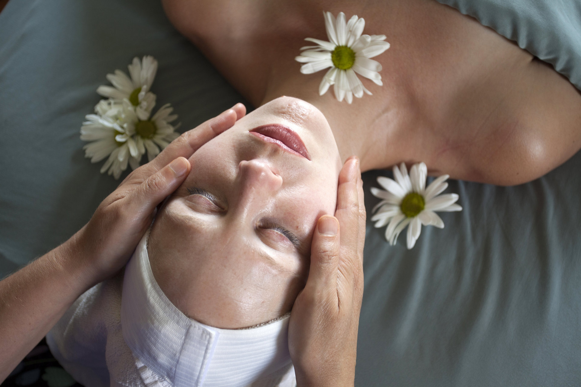 Sarah Becker skin care - facelift and flowers